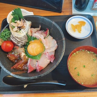 オンライン かじ ノ パチンコ - 料理写真:海の幸丼1600円