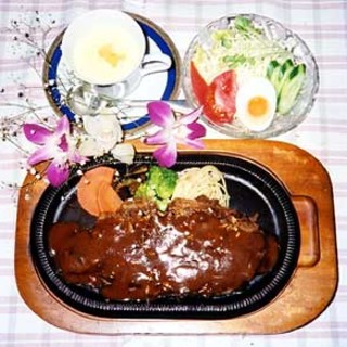 パチンコ ニラク - 料理写真:サーロイン ステーキ 200g（ｽｰﾌﾟ･ｻﾗﾀﾞ･ﾗｲｽ付）　\3,300